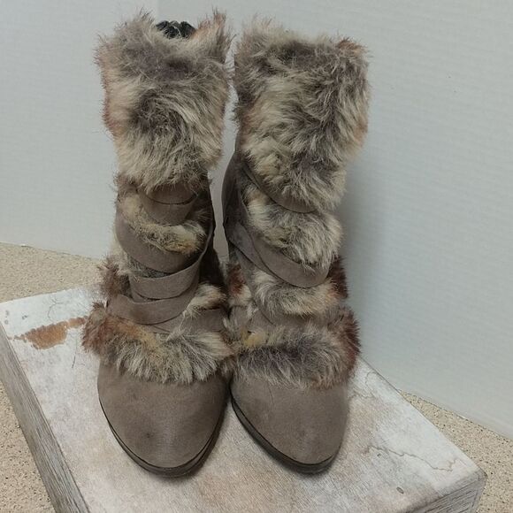 👍 Elle Faux Fur Suede Heels Size 8.5. A6 - Picture 3 of 10